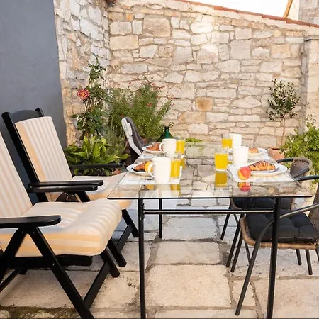 Apartmán Comfortable Stone House 4 Persons Porec, 4km
