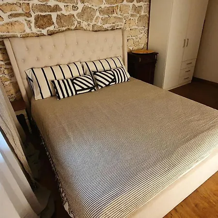 Apartman Comfortable Stone House 4 Persons Porec, 4km